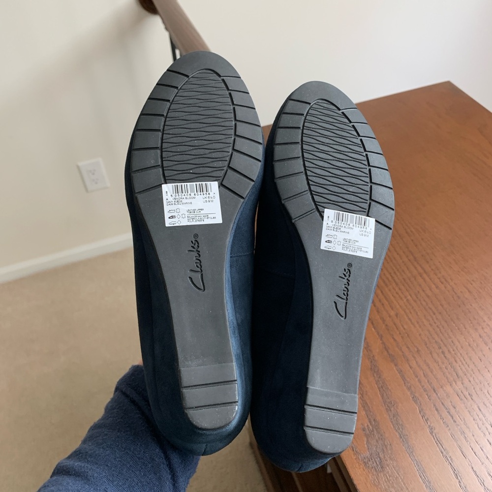 NWOT Clarks Artisan “Vendra Bloom” Navy Blue Suede Wedges, 9 - Picture 5 of 5